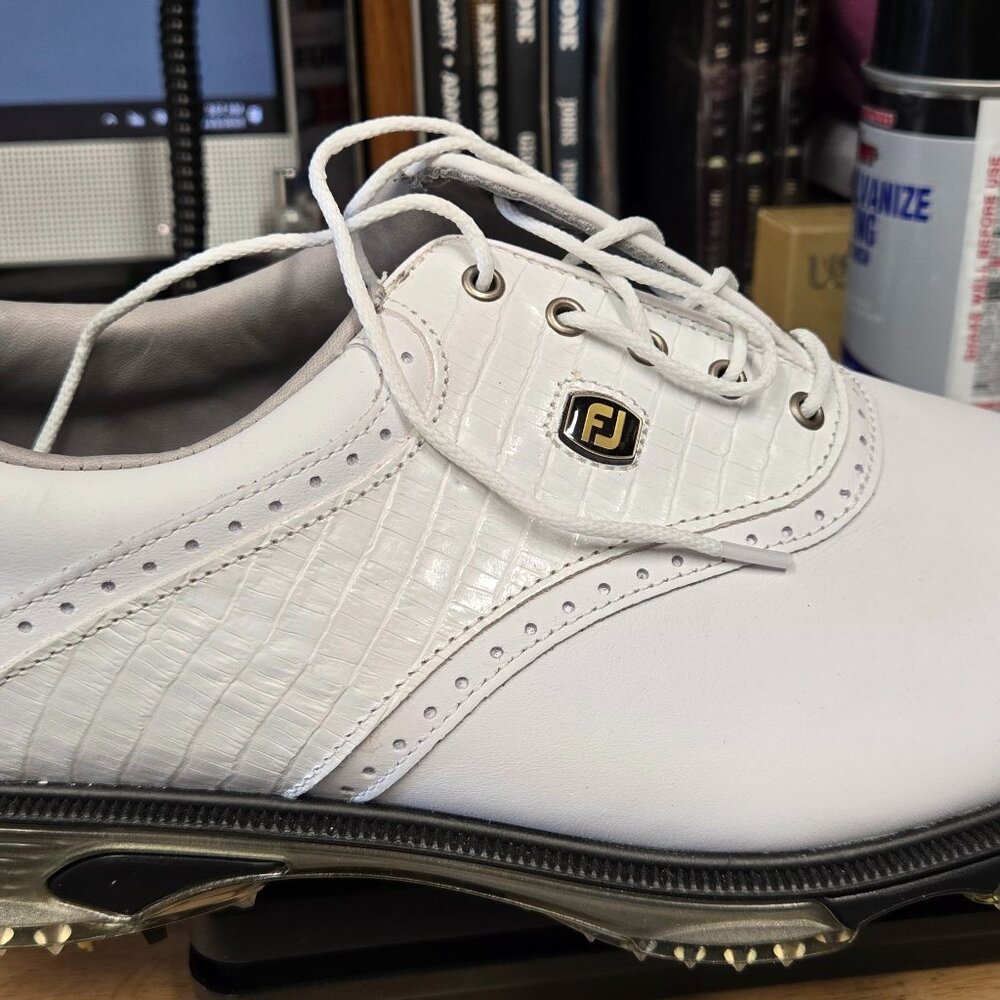 golf shoes